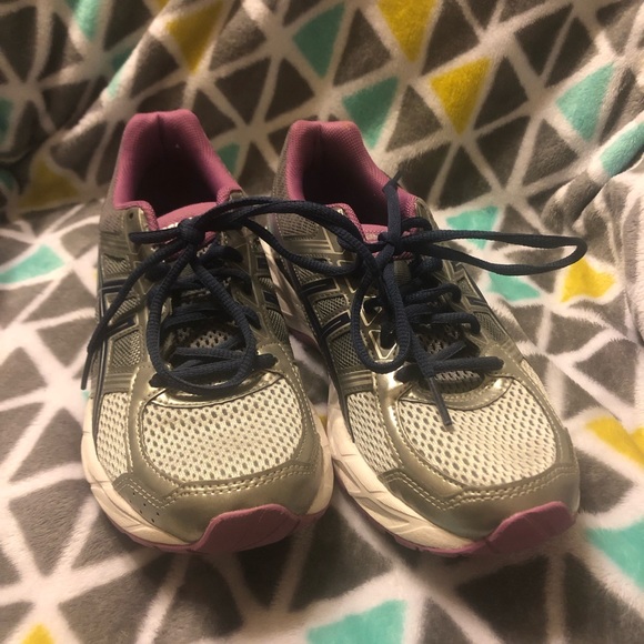 ❗️sale- price firm❗️ NWOT ASICS sneakers - Picture 3 of 5